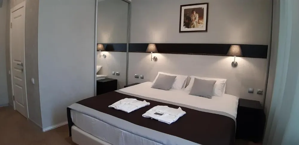 Гостевой дом
 "Петербург"