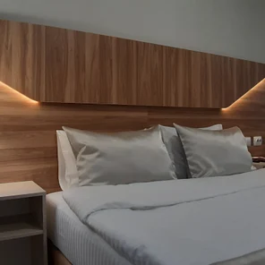 ДЕЛЮКС С КРОВАТЬЮ KING-SIZE